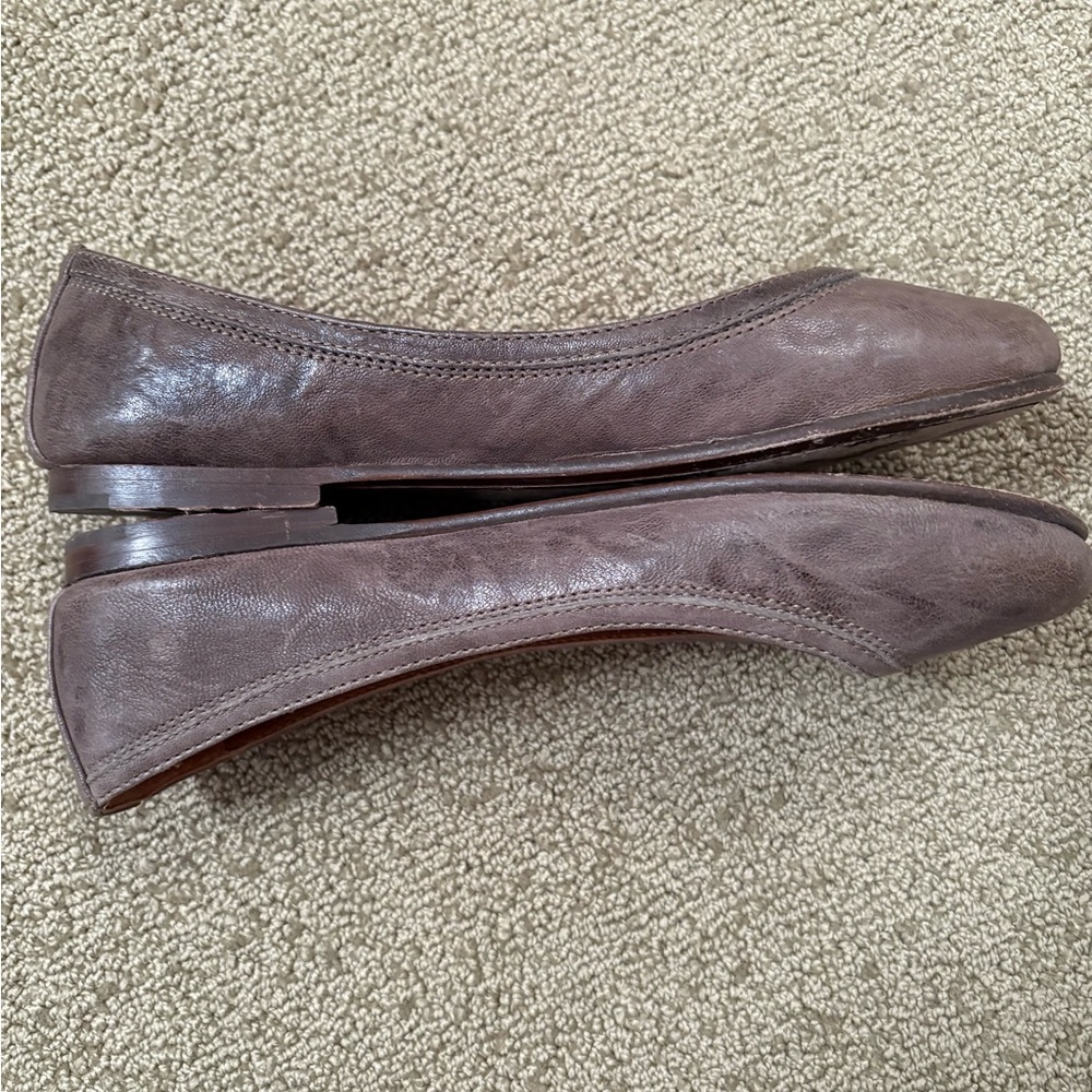 ✨✨✨SOLD✨✨✨Frye leather Carson ballet flat 9 grey taupe EUC